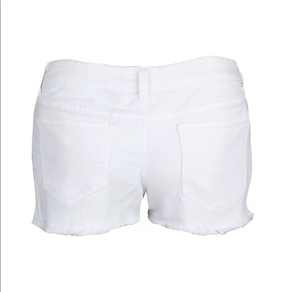 🦋5⭐️White Floral Detail stretch denim shorts - Picture 2 of 2